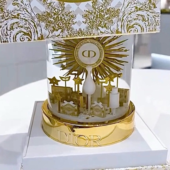 🎄✨ Christian Dior 2024 Holiday Snow Globe – NEW IN BOX ✨🎄 - Picture 9 of 11